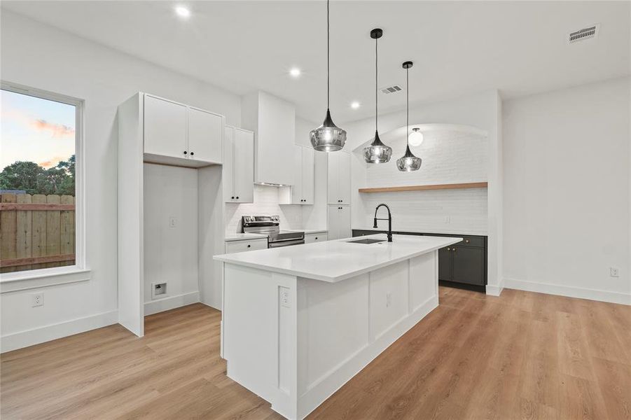 Furnished interior view inside a new home in , Dallas (Image 8).