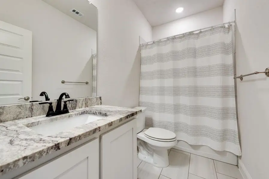 Furnished interior view inside a new home in , Alvarado (Image 9).