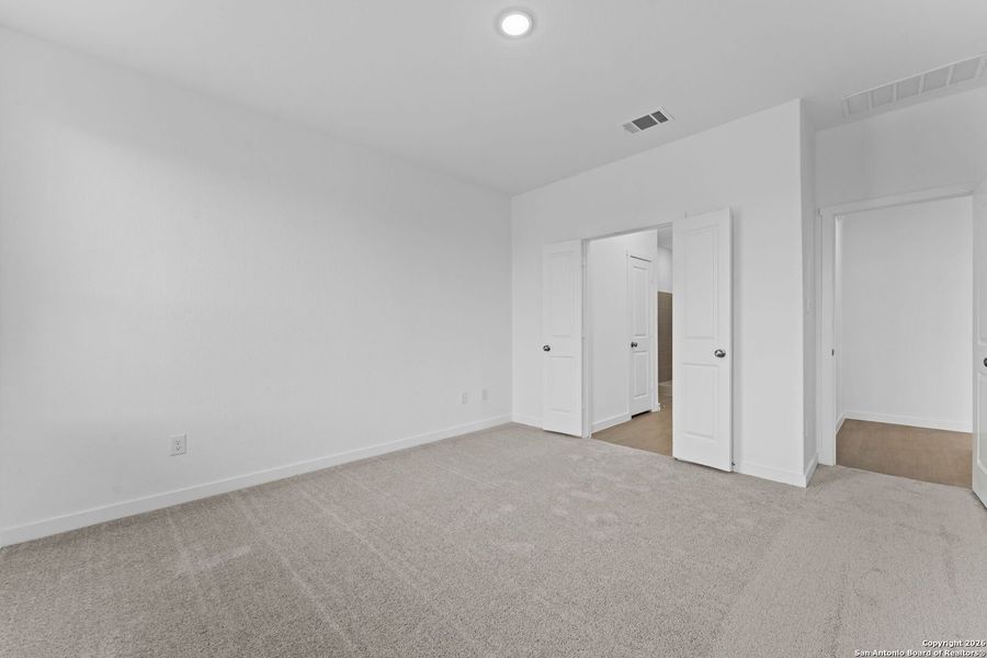 Spacious, unfurnished interior of a new home in Voss Farms, New Braunfels (Image 19).