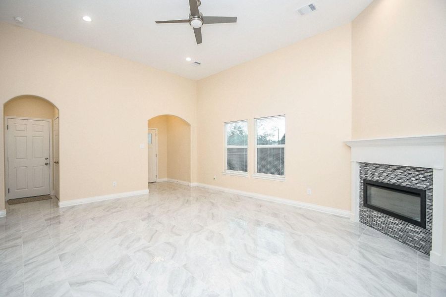Spacious, unfurnished interior of a new home in , Houston (Image 16).