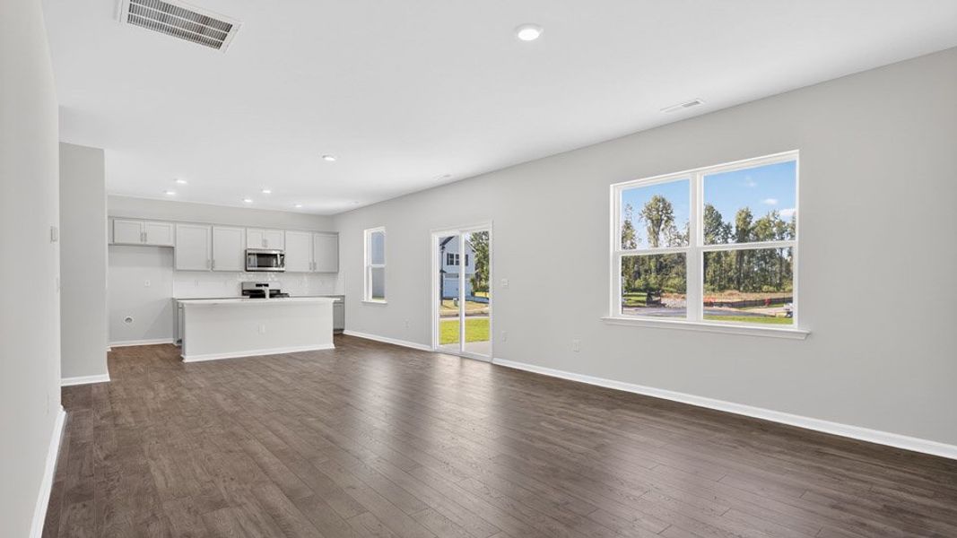 Representative unfurnished interior of a home built from the Plan by D.R. Horton in Olive Branch, Clayton (Image 19).