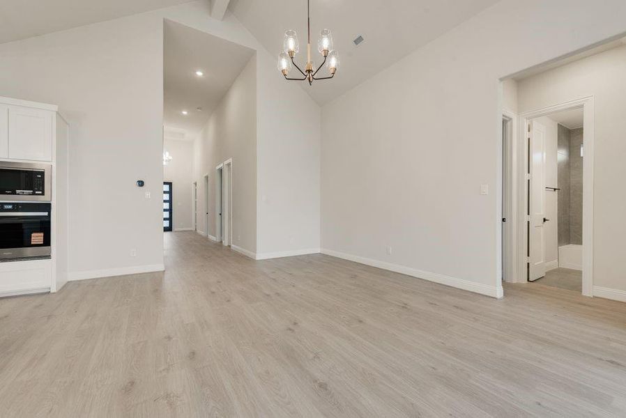 Spacious, unfurnished interior of a new home in Monterra, Fate (Image 26).