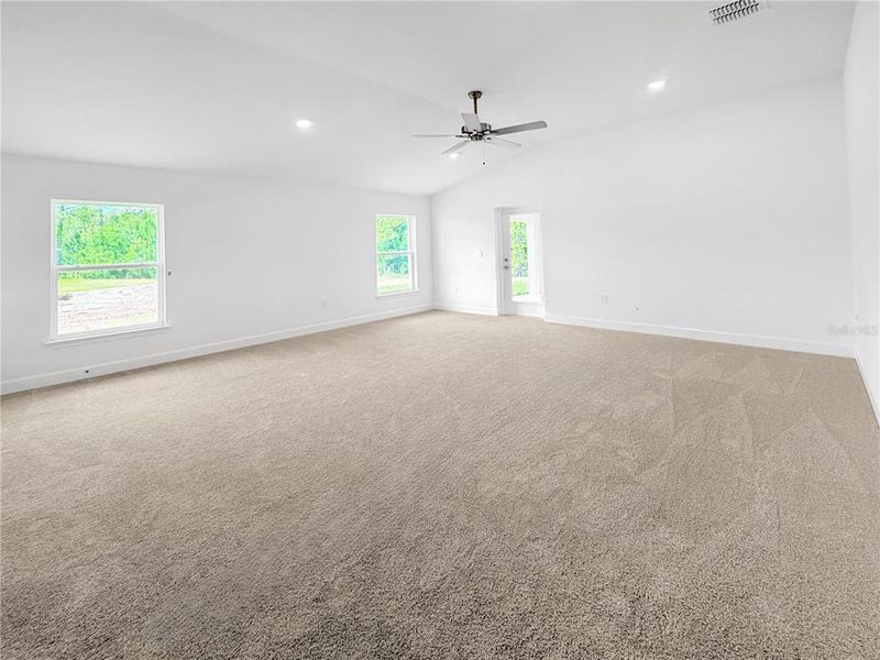 Spacious, unfurnished interior of a new home in , St. Cloud (Image 7).