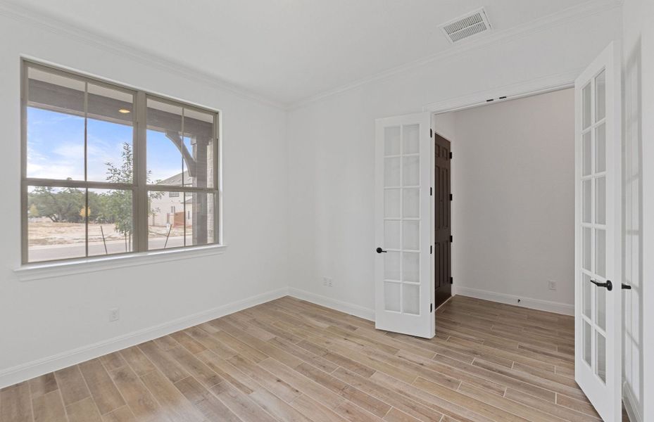 Spacious, unfurnished interior of a new home in Bluffview Reserve, Leander (Image 42).