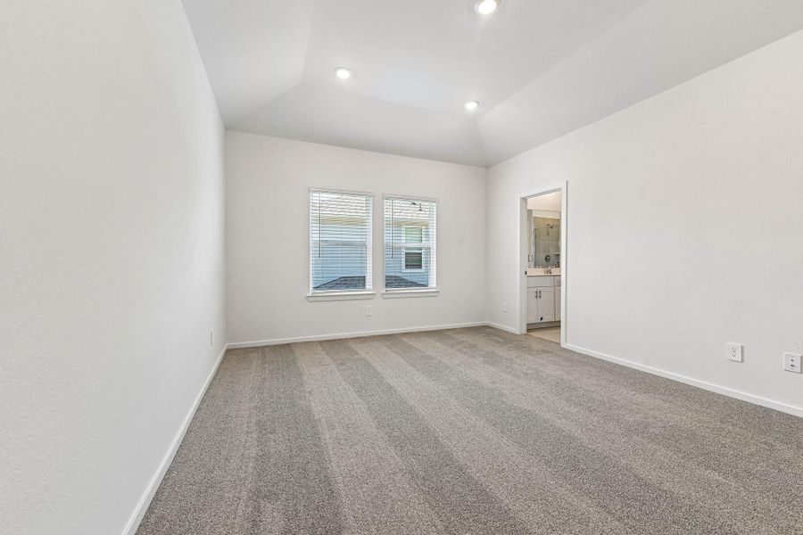 Spacious, unfurnished interior of a new home in Kemah Crossing - City Series, Kemah (Image 25).
