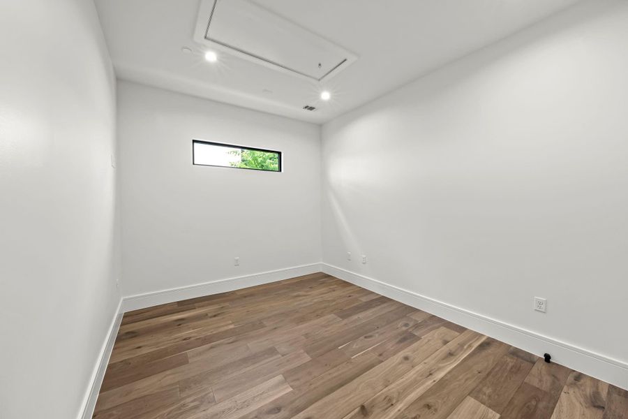Flex Room - Could be formal study, nursery, home gym, or whatever your needs are. Flex Room - Could be formal study, nursery, home gym, or whatever your needs are.
