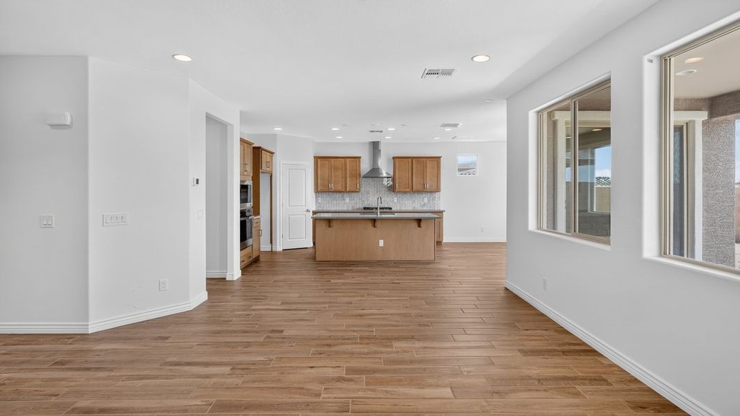 Spacious, unfurnished interior of a new home in Allen Ranches, Litchfield Park (Image 13).