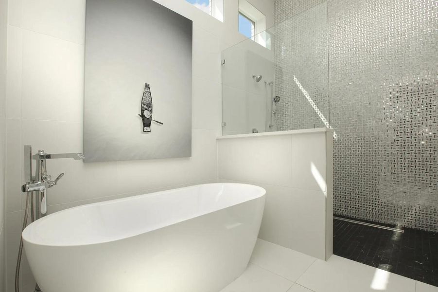 The Brynlee II Primary Bath