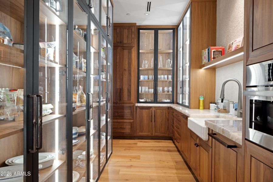 Spacious Back Kitchen