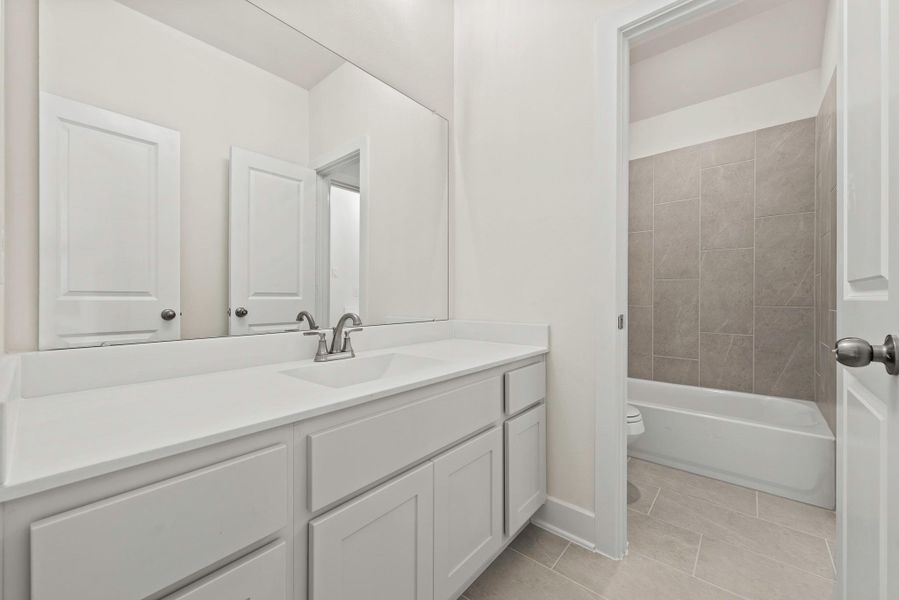 Furnished interior view inside a new home in Cross Creek West - 55', Fulshear (Image 5).