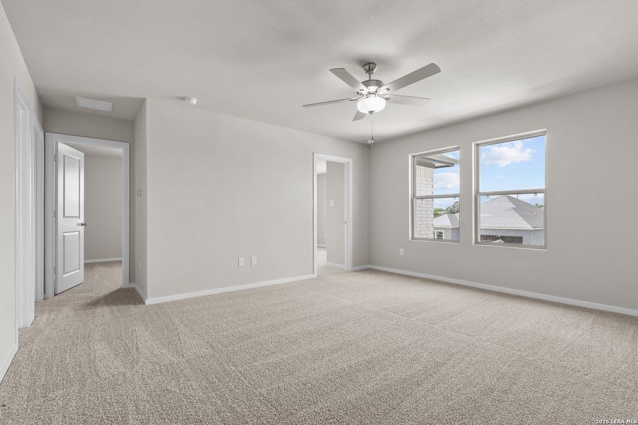 Spacious, unfurnished interior of a new home in Summerlin, San Antonio (Image 22).