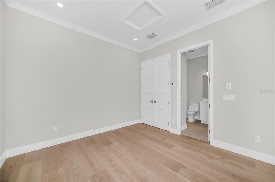 Spacious, unfurnished interior of a new home in , Sarasota (Image 17).