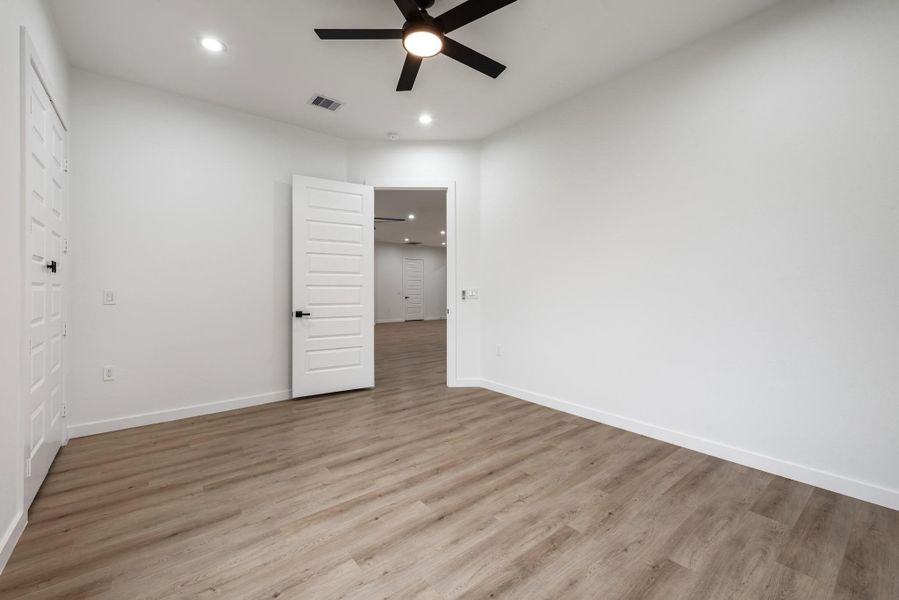 Spacious, unfurnished interior of a new home in , Anderson (Image 33).