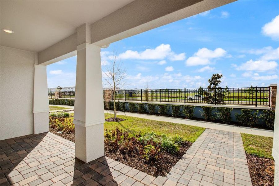 Exterior details and patio area of a home in , Winter Garden (Image 20).