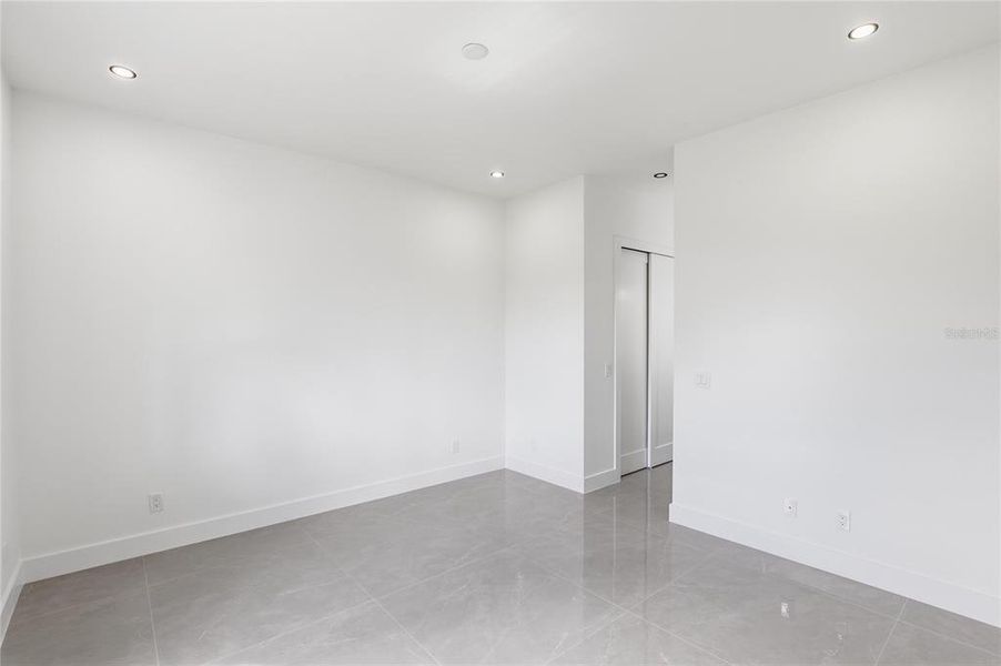 Spacious, unfurnished interior of a new home in , Lehigh Acres (Image 21).