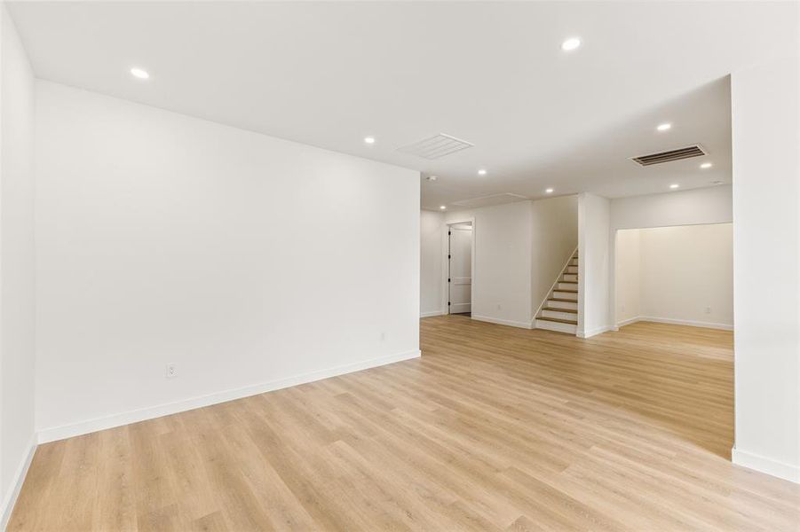 Spacious, unfurnished interior of a new home in , Dallas (Image 22).