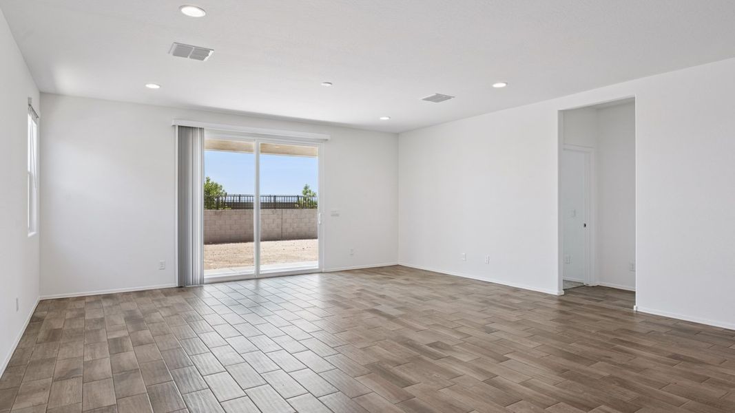 Spacious, unfurnished interior of a new home in Moonlight, Maricopa (Image 11).