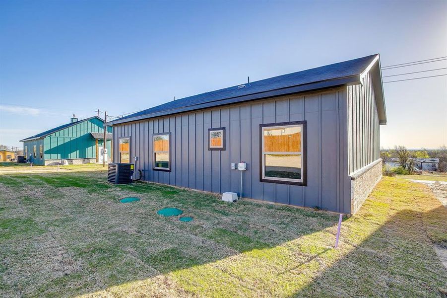 Exterior details and patio area of a home in , Azle (Image 22).