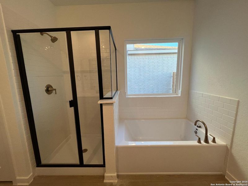 Close-up of interior finishes inside a home in Nopal Valley, San Antonio (Image 11).