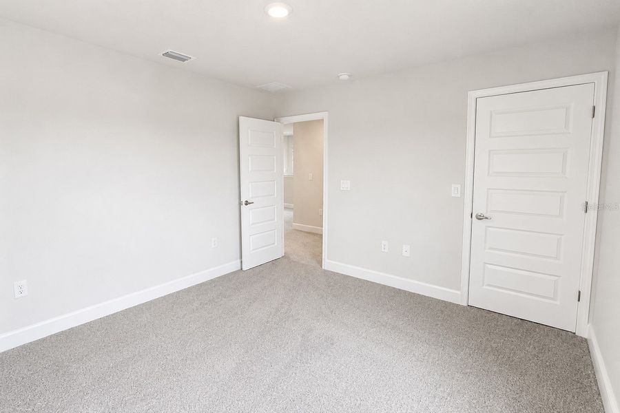 Spacious, unfurnished interior of a new home in Harmony Central, St. Cloud (Image 23).