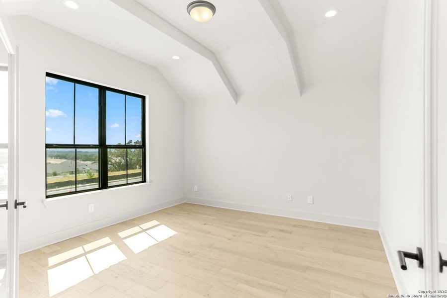 Spacious, unfurnished interior of a new home in Esperanza - 70', Boerne (Image 35).