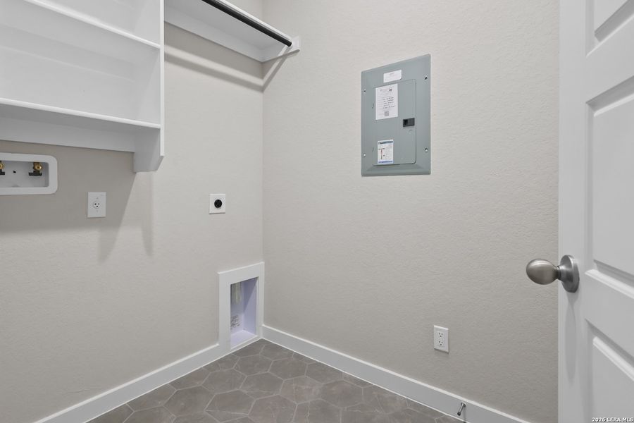Spacious, unfurnished interior of a new home in Nopal Valley, San Antonio (Image 20). Spacious, unfurnished interior of a new home in Nopal Valley, San Antonio (Image 20).