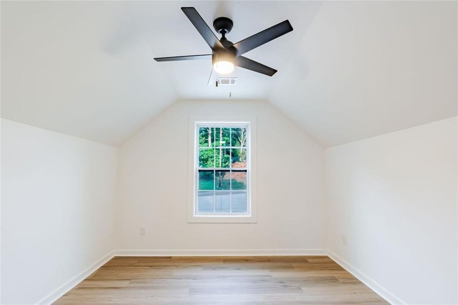 Spacious, unfurnished interior of a new home in , Stockbridge (Image 14).