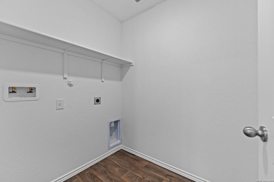 Spacious, unfurnished interior of a new home in Sonora, San Antonio (Image 22).