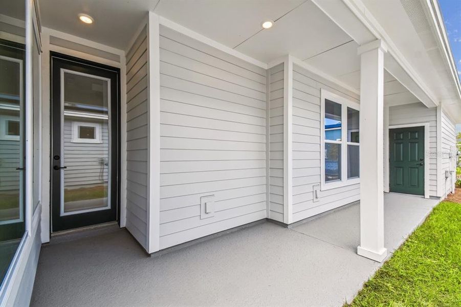 Exterior details and patio area of a home in Weslyn Park in Sunbridge 34', St. Cloud (Image 2).