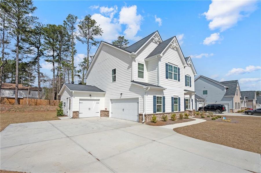 Front exterior of a new home in Stephen's Landing, Loganville, GA, highlighting curb appeal (Image 31). Front exterior of a new home in Stephen's Landing, Loganville, GA, highlighting curb appeal (Image 31).