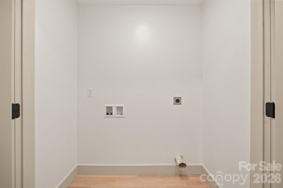 Spacious, unfurnished interior of a new home in , Newton (Image 23).