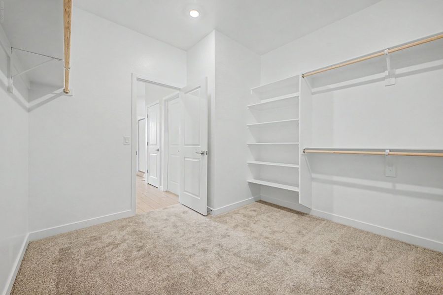 Spacious, unfurnished interior of a new home in Citrus Park, Goodyear (Image 8).
