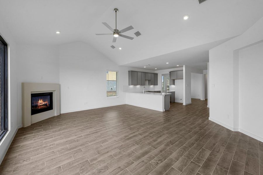 Spacious, unfurnished interior of a new home in Grand Mason Crossing, Katy (Image 22). Spacious, unfurnished interior of a new home in Grand Mason Crossing, Katy (Image 22).