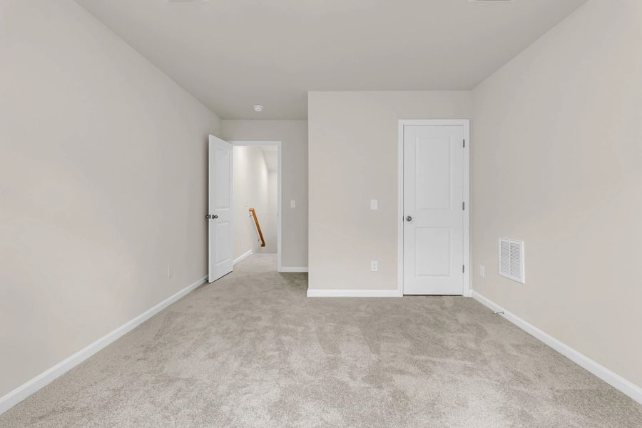 Spacious, unfurnished interior of a new home in Hammock Walk at Nexton, Summerville (Image 27).