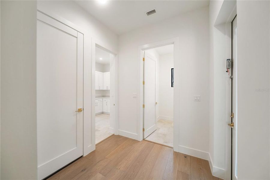 Spacious, unfurnished interior of a new home in , Sarasota (Image 75).