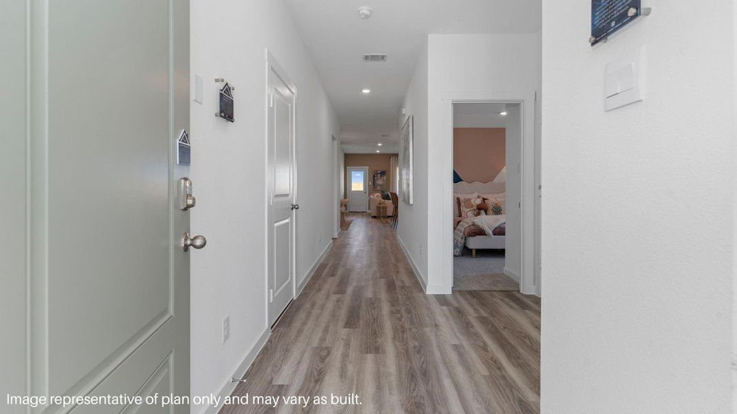 Spacious, unfurnished interior of a new home in Caldwell Crossing, Iowa Colony (Image 20).