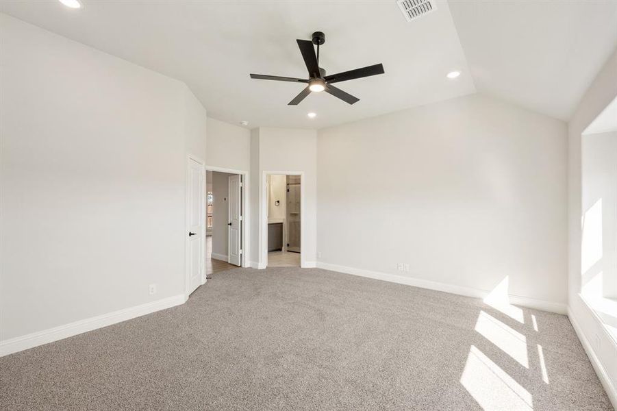 Spacious, unfurnished interior of a new home in Wildcat Ridge Phase 3, Godley (Image 19). Spacious, unfurnished interior of a new home in Wildcat Ridge Phase 3, Godley (Image 19).