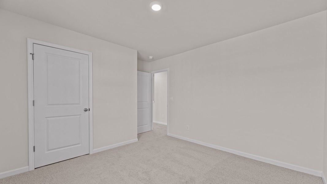 Spacious, unfurnished interior of a new home in East Ridge, Ayden (Image 23).