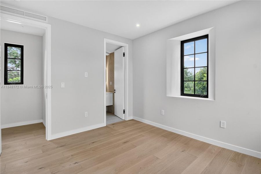 Spacious, unfurnished interior of a new home in , Coral Gables (Image 33).