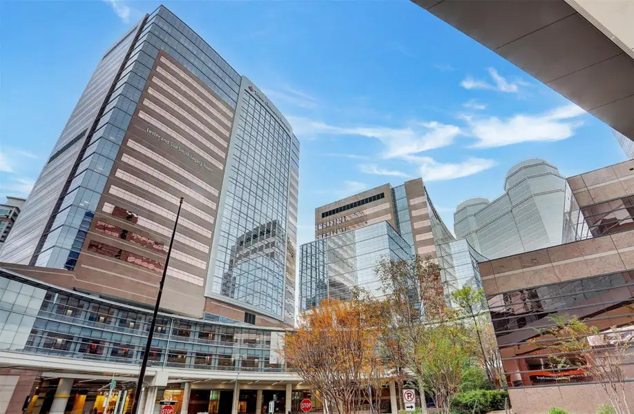 Condo located in Houston, TX showcasing its design and architecture (Image 3).
