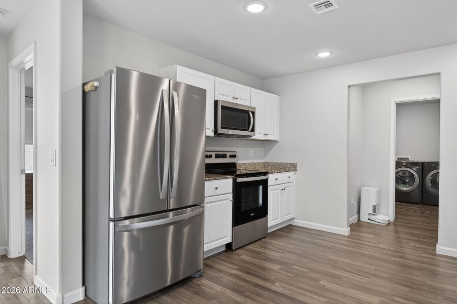 7) KITCHEN 7) KITCHEN