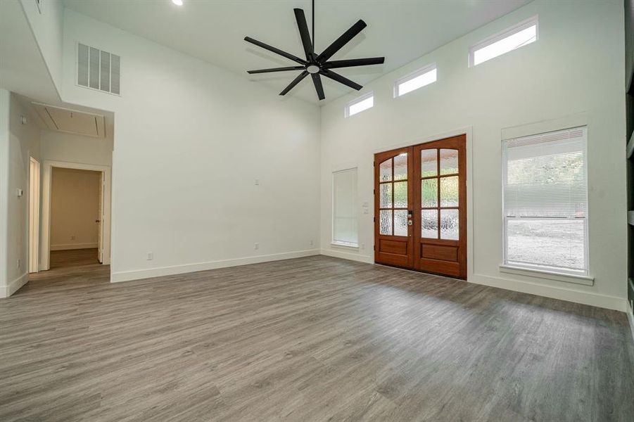 Spacious, unfurnished interior of a new home in , Hawk Cove (Image 14).