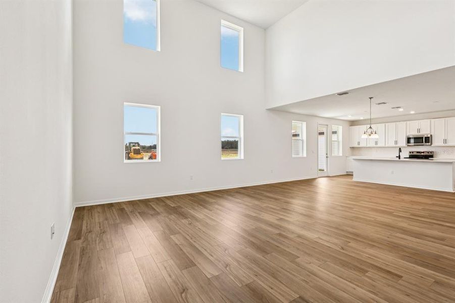 Spacious, unfurnished interior of a new home in Trailside, Mount Dora (Image 19).