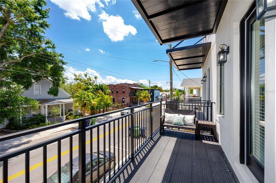 Exterior details and patio area of a home in , Tampa (Image 28).