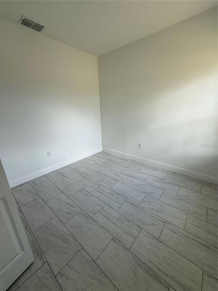 Spacious, unfurnished interior of a new home in , Citrus Springs (Image 9).