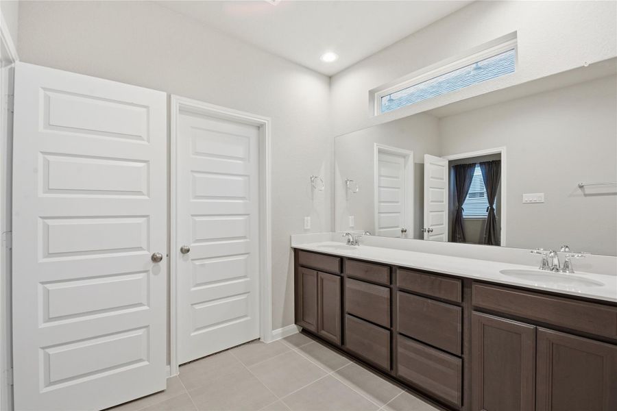 Plenty of room and cabinet space for all! Plenty of room and cabinet space for all!