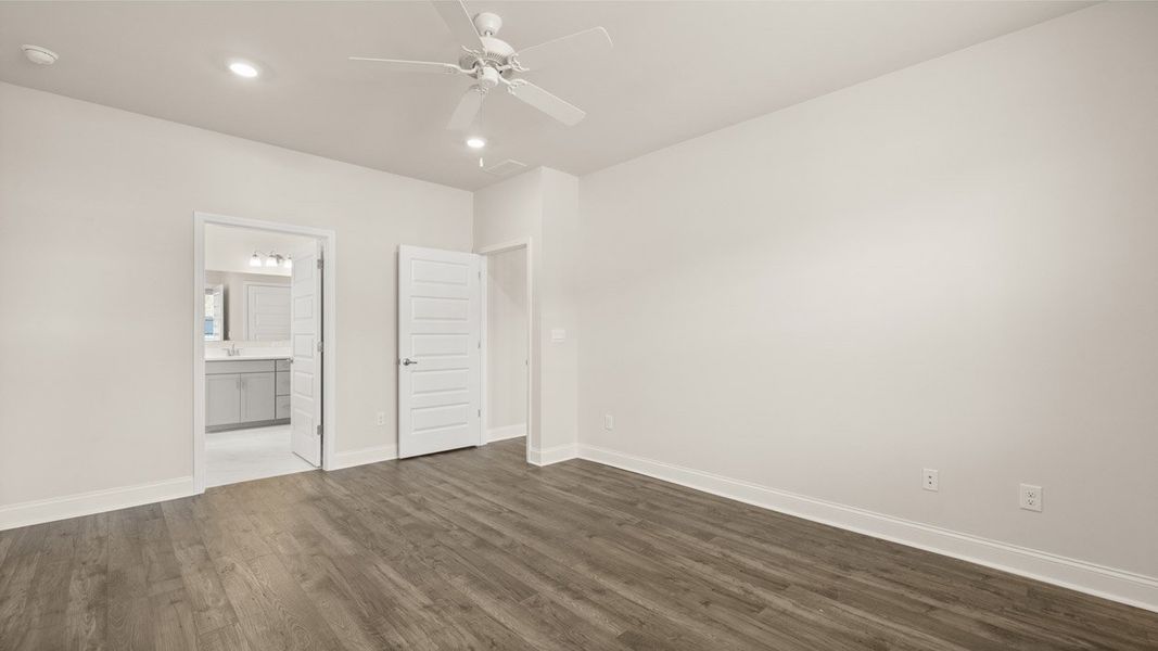 Spacious, unfurnished interior of a new home in Oak Ridge Meadows - Active Adult, Locust Grove (Image 21).