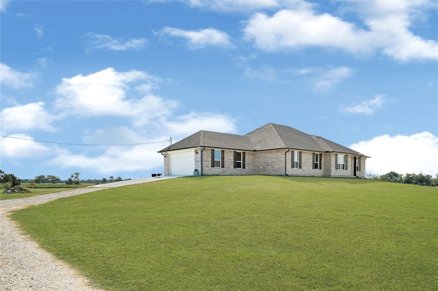 Exterior details and patio area of a home in , Anahuac (Image 14).