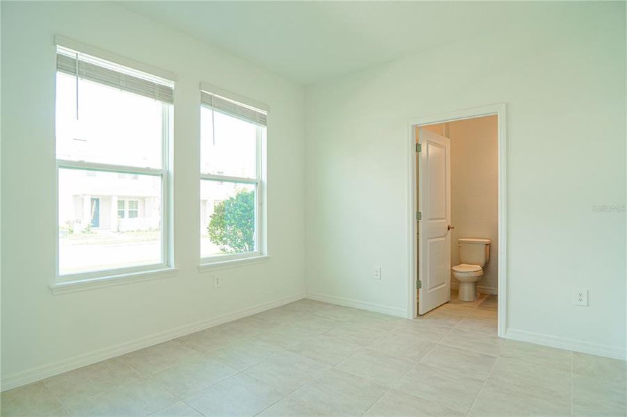 Spacious, unfurnished interior of a new home in , Winter Garden (Image 20).