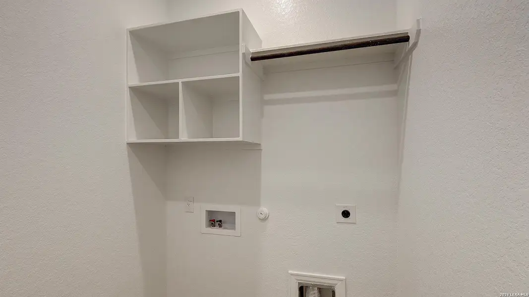 Image 28 of a home in Alsatian Oaks.